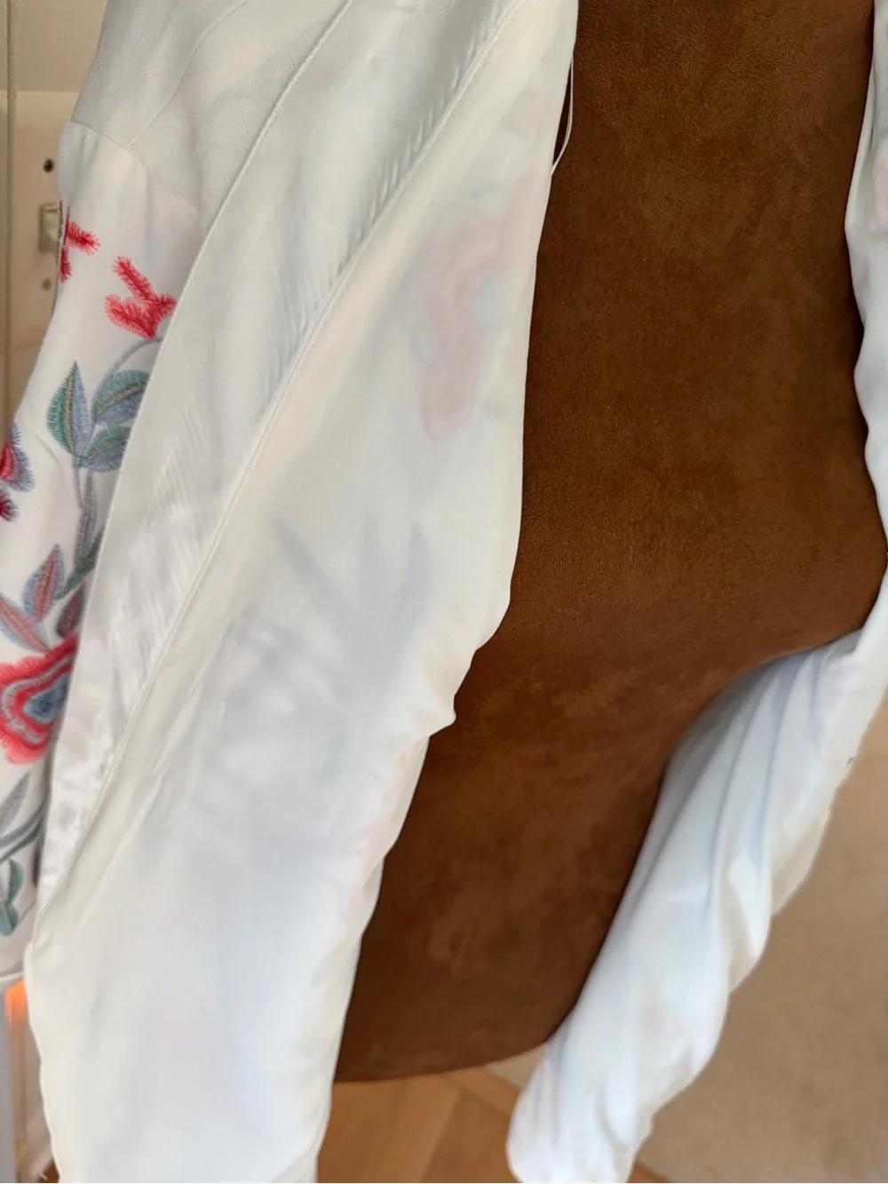 Colleen Lopez White Satin Kimono Robe with Red & Green Floral Embroidery
